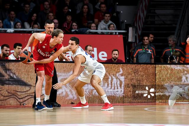 懂球帝2025年10月足坛MVP：姆巴佩蝉联！（懂球帝评选2025年10月足坛MVP，姆巴佩成功卫冕）