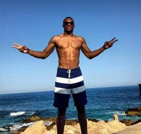 篮球勇士主帅调整防守策略效果明显（勇士主帅调整防守策略成效显著）