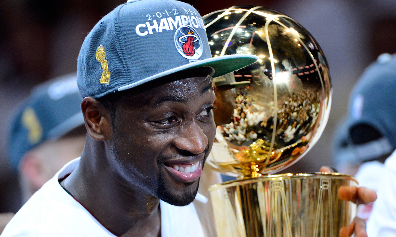 2分，又是2分！顶薪中锋被34岁老将羞辱，球迷嘲讽：这表现真的可以（又仅2分！顶薪中锋被34岁老将上课，球迷调侃：这水平可真行）