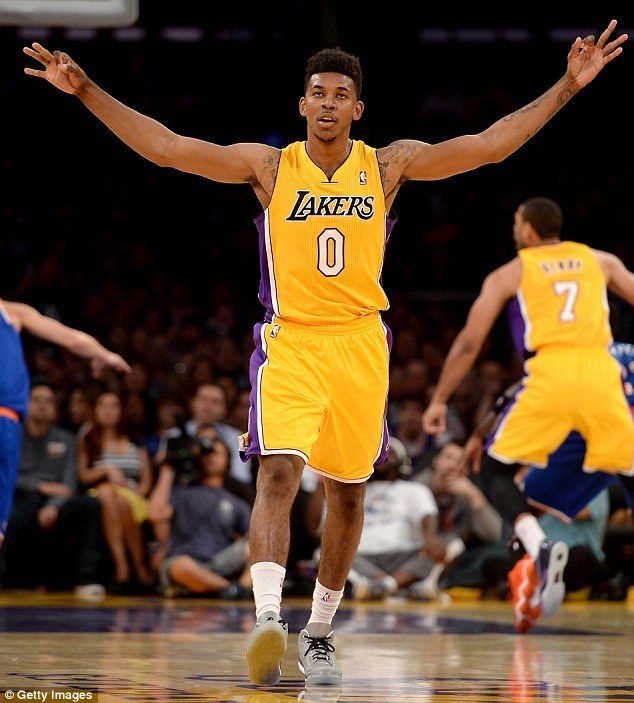 NBA战报：克尼佩尔21分7助，黄蜂111-86大胜猛龙（黄蜂111-86大胜猛龙，克尼佩尔砍下21分并送出7次助攻）