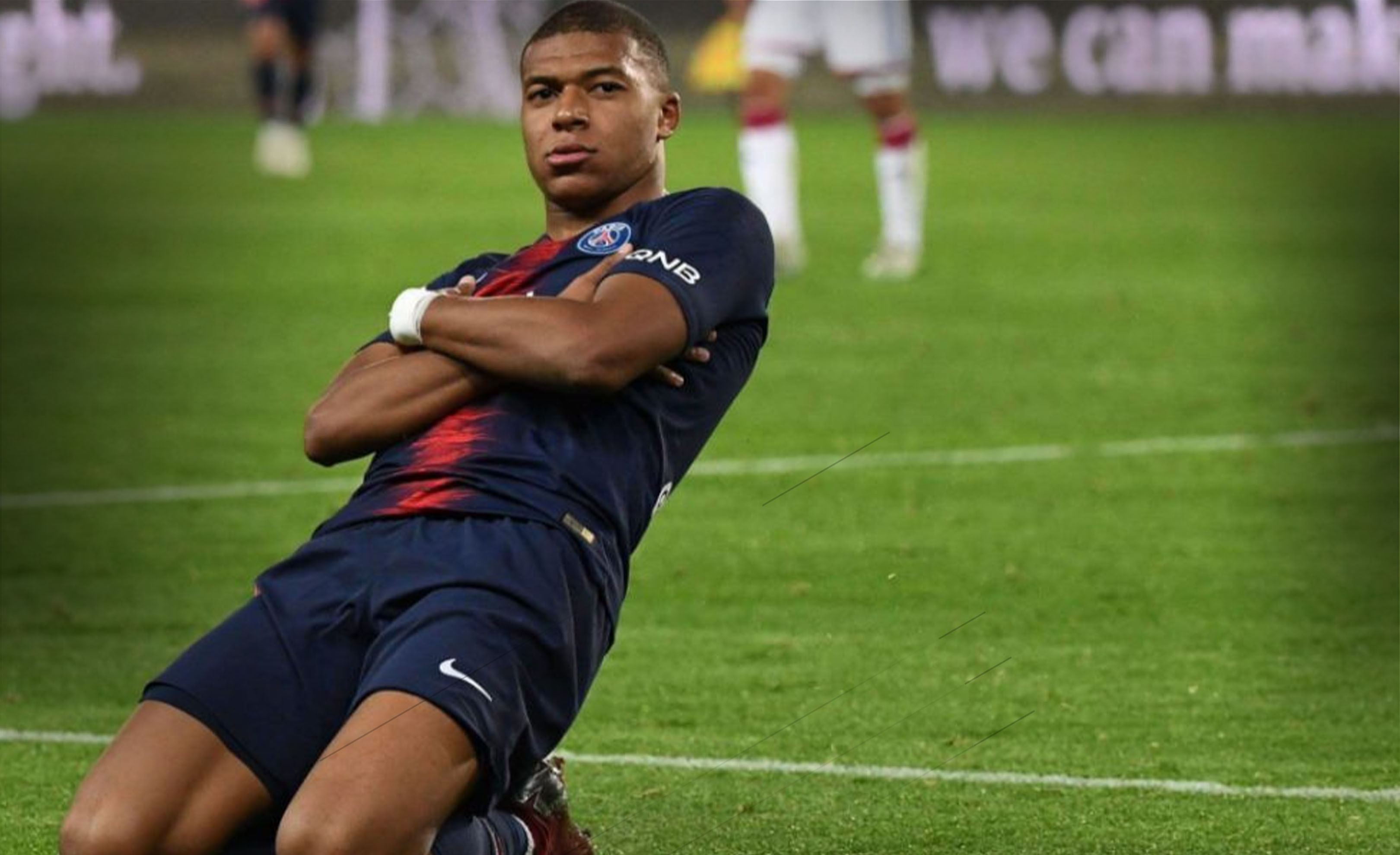 维尼修斯在皇马遭遇嘘声后，社媒发动态前往迪拜引发热议（遭皇马嘘声后，维尼修斯社媒晒赴迪拜动态引发热议）