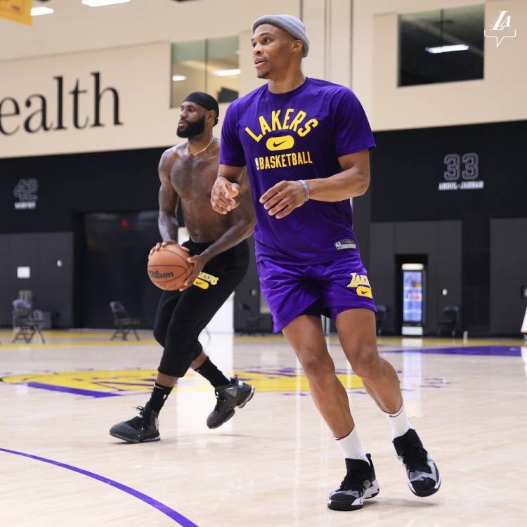 王钰栋新经纪公司：曾代理莱万、拜尔，旗下球员多在德国、瑞士踢球（王钰栋签约新经纪公司：曾代理莱万、拜尔，客户多在德国与瑞士联赛效力）