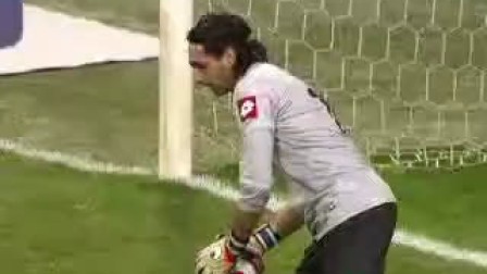 挑起进攻大旗！鲍威尔半场10中5得到16分2篮板1助攻（火力全开！鲍威尔半场10投5中砍下16分外加2篮板1助攻）