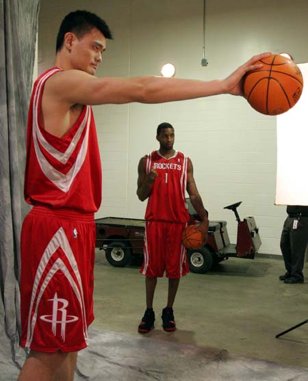 下半场全队稳扎稳打！杰伦·布朗以身作则 带队完成20分大逆转！（杰伦·布朗身先士卒，下半场率队稳控局面上演20分大逆转！）